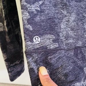 Lululemon long sleeve hooded T-shirt with pockets